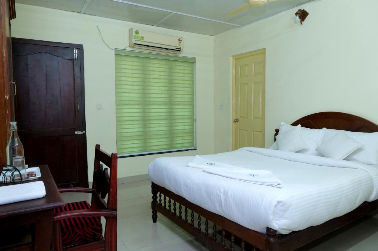 Hotel Lumiere Alappuzha Exterior foto