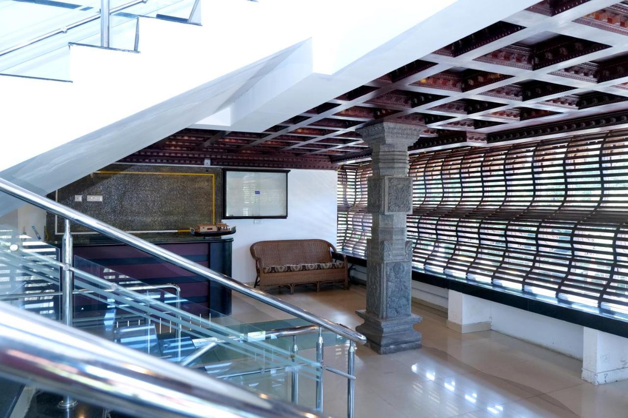 Hotel Lumiere Alappuzha Exterior foto